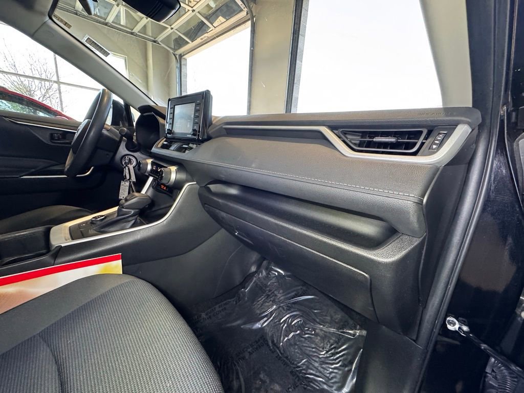 Certified 2022 Toyota RAV4 LE AWD/4WD image 49