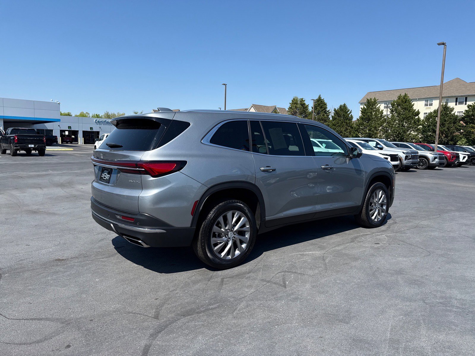 Used 2025 Buick Enclave Preferred image 3