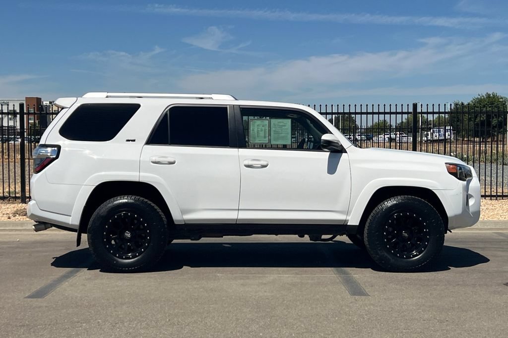 Certified 2018 Toyota 4Runner SR5 AWD/4WD image 3