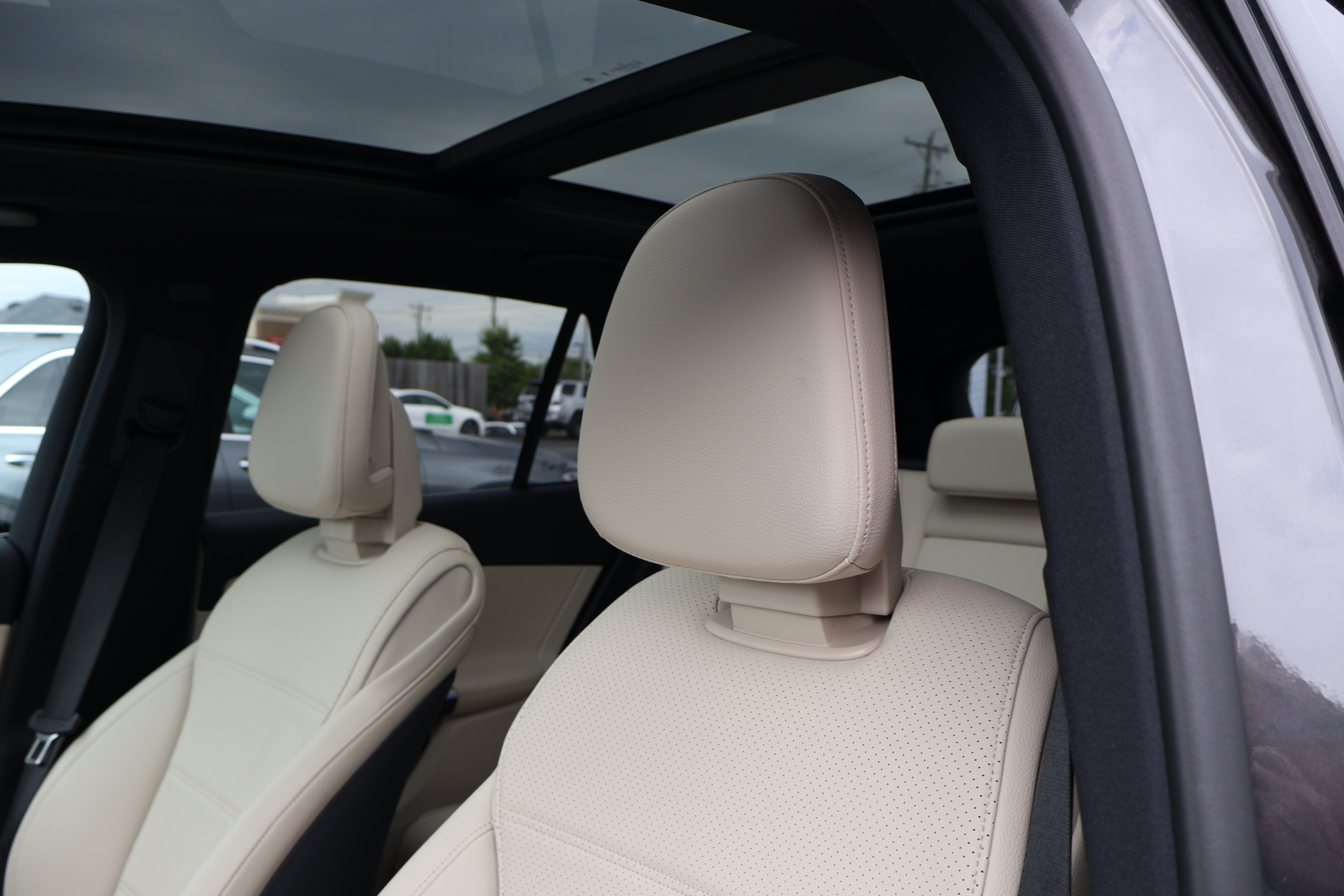 Used 2026 Mercedes-Benz GLC 300 image 11
