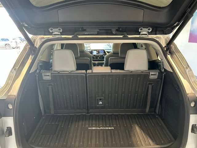 Used 2021 Toyota Highlander Platinum AWD/4WD image 18