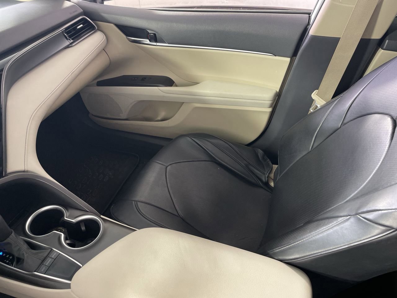 Used 2024 Toyota Camry LE FWD image 21