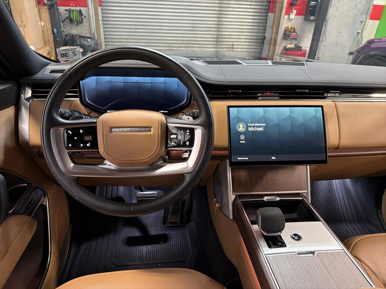 Used 2025 Land Rover Range Rover Long Wheelbase SE image 12