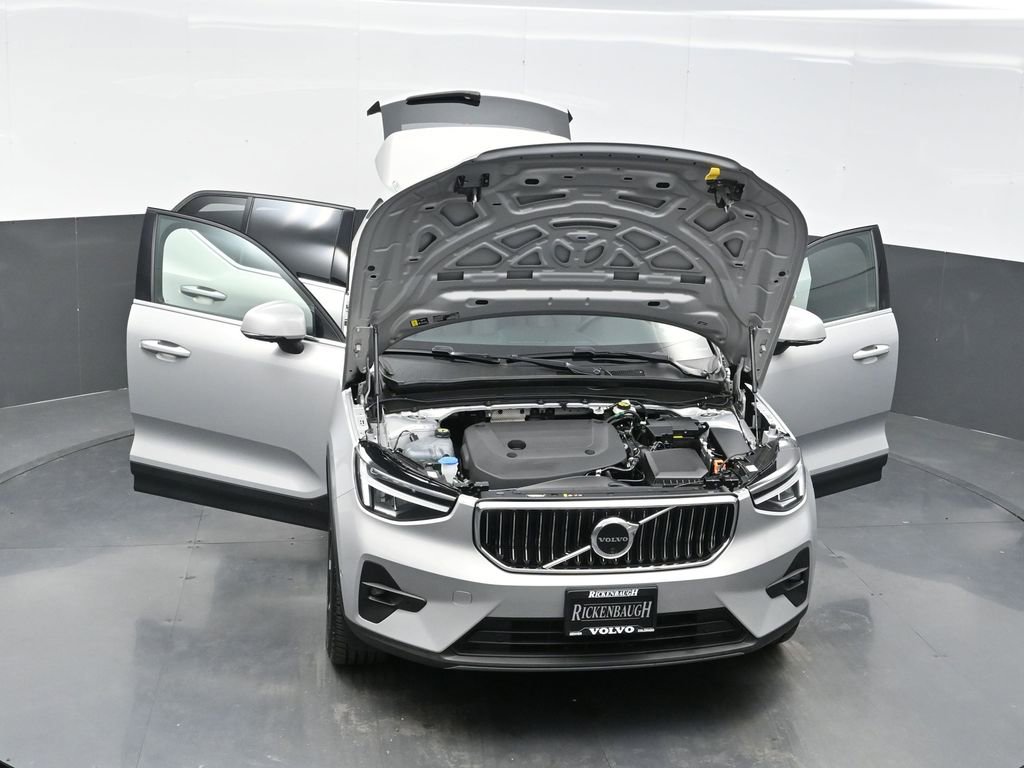 Used 2025 Volvo XC40 B5 Plus image 40