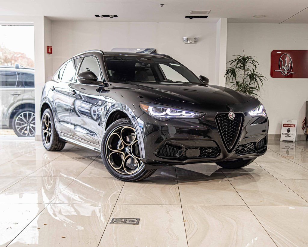 New 2025 Alfa Romeo Stelvio Sprint image 5