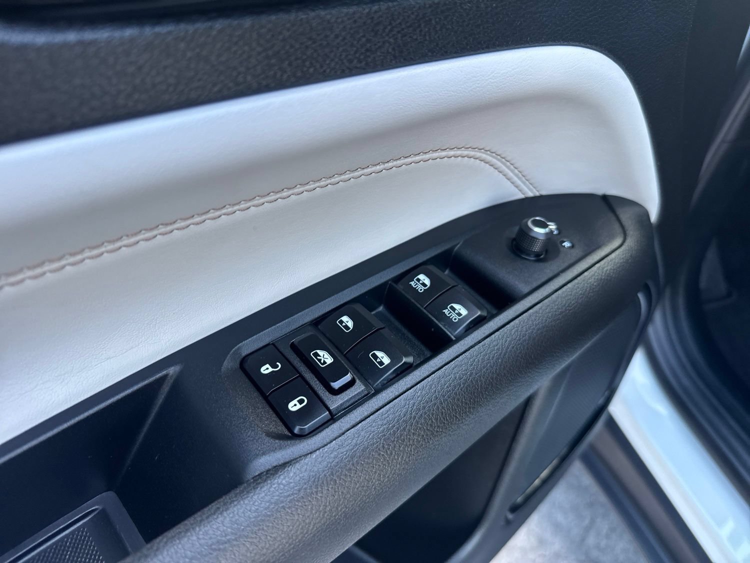 Used 2024 Jeep Compass Limited AWD/4WD image 15