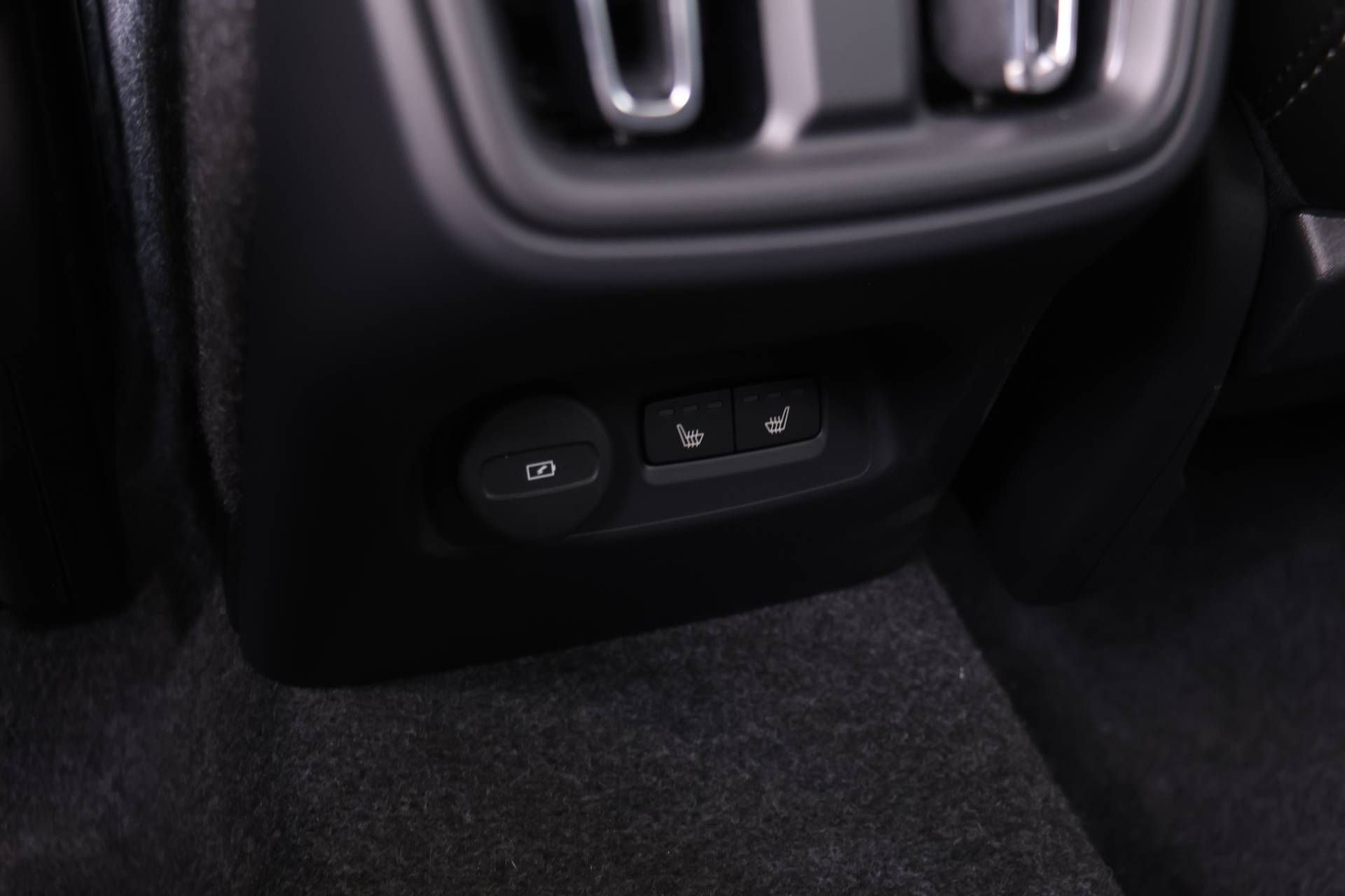 New 2026 Volvo XC40 B5 Plus AWD/4WD image 17