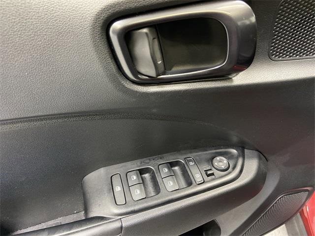 Used 2024 Hyundai Venue Limited image 22