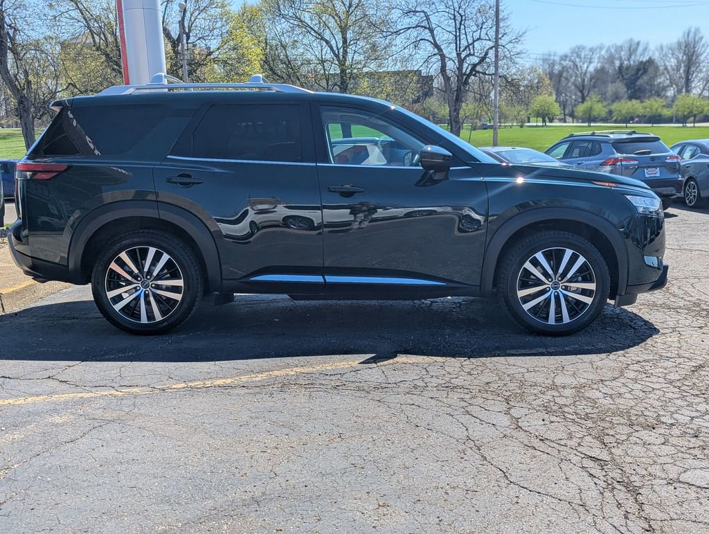 Used 2023 Nissan Pathfinder Platinum image 10