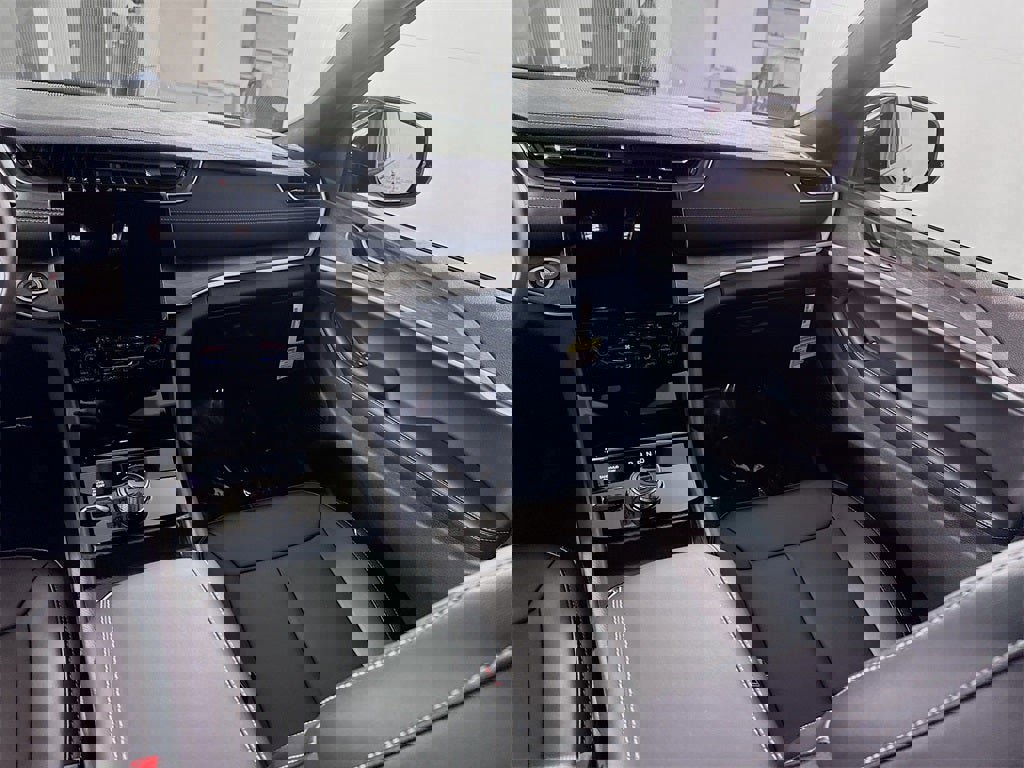 New 2025 Jeep Grand Cherokee L Limited w/ Trailer Tow Package image 17