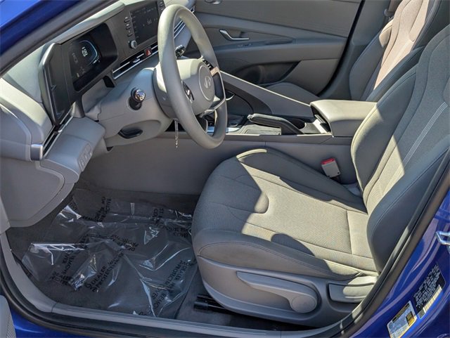 Used 2025 Hyundai Elantra SE image 10