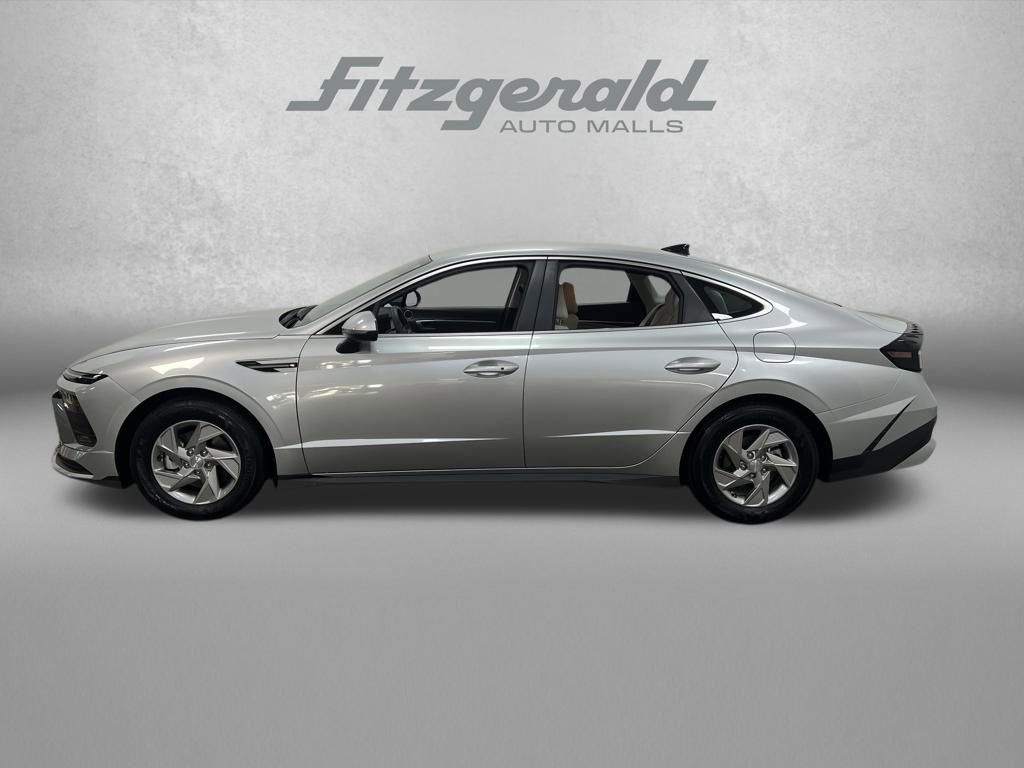 Used 2025 Hyundai Sonata SE image 2