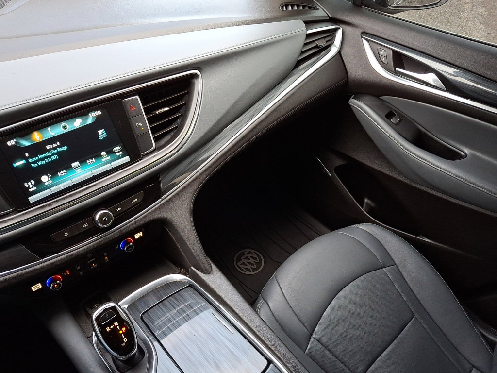 Used 2019 Buick Enclave Essence FWD image 28