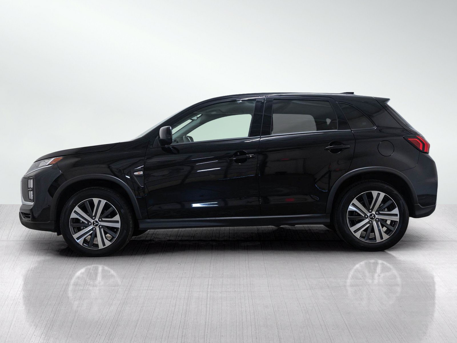 Used 2025 Mitsubishi Outlander Sport ES AWD/4WD image 3