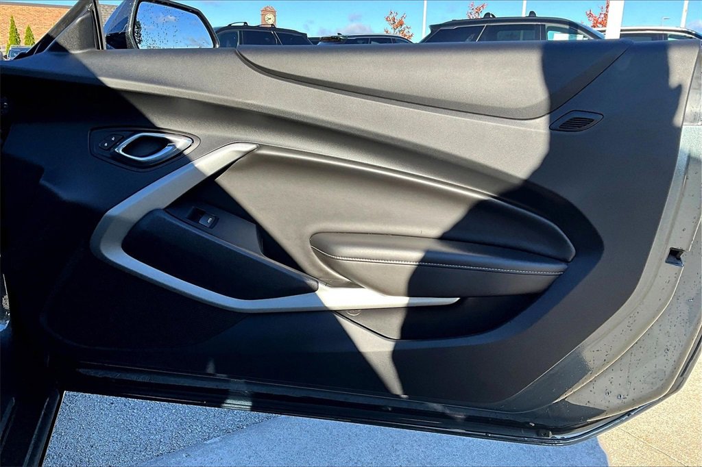 Used 2018 Chevrolet Camaro SS image 25
