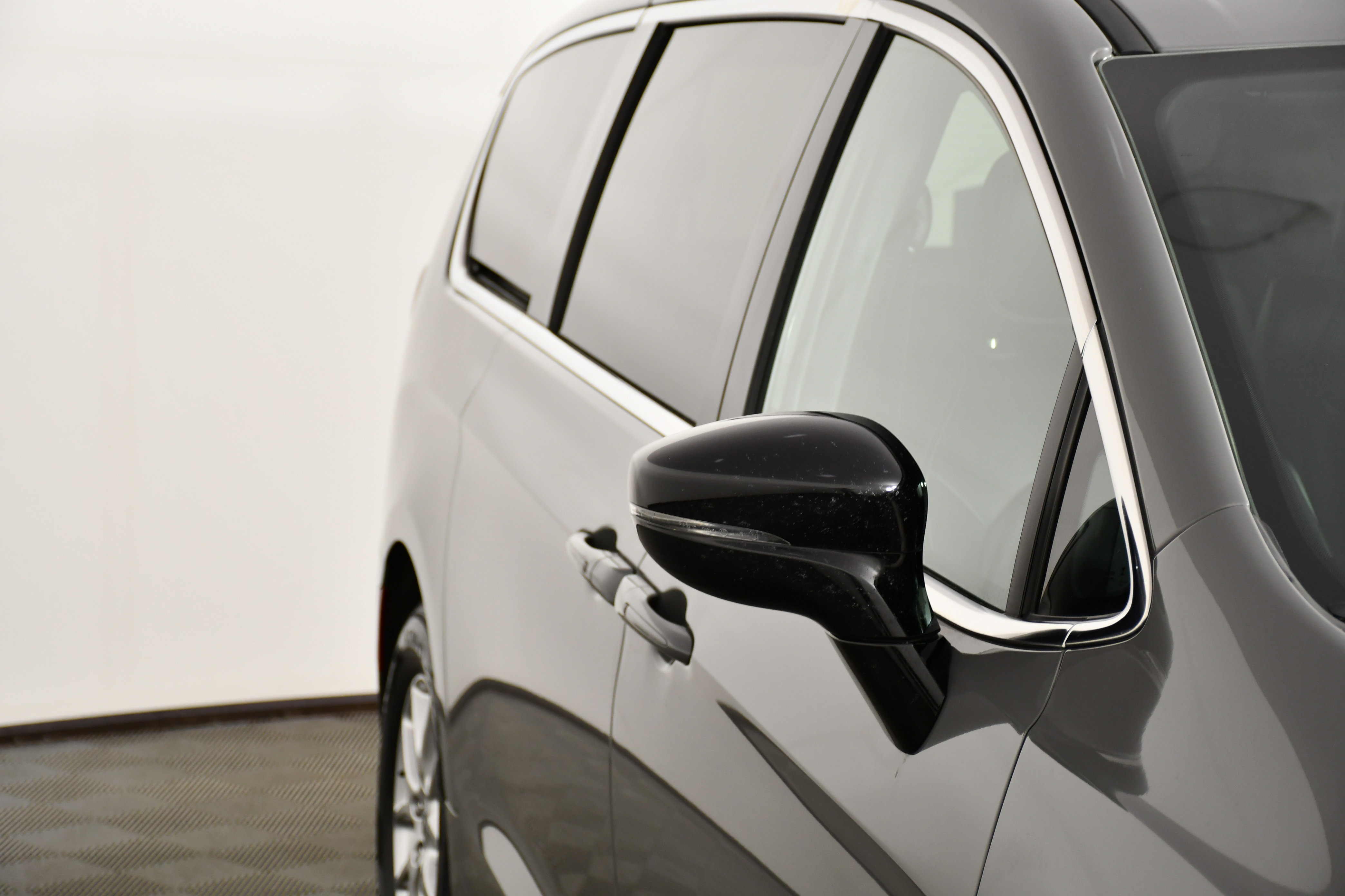 Used 2025 Chrysler Pacifica Select image 14