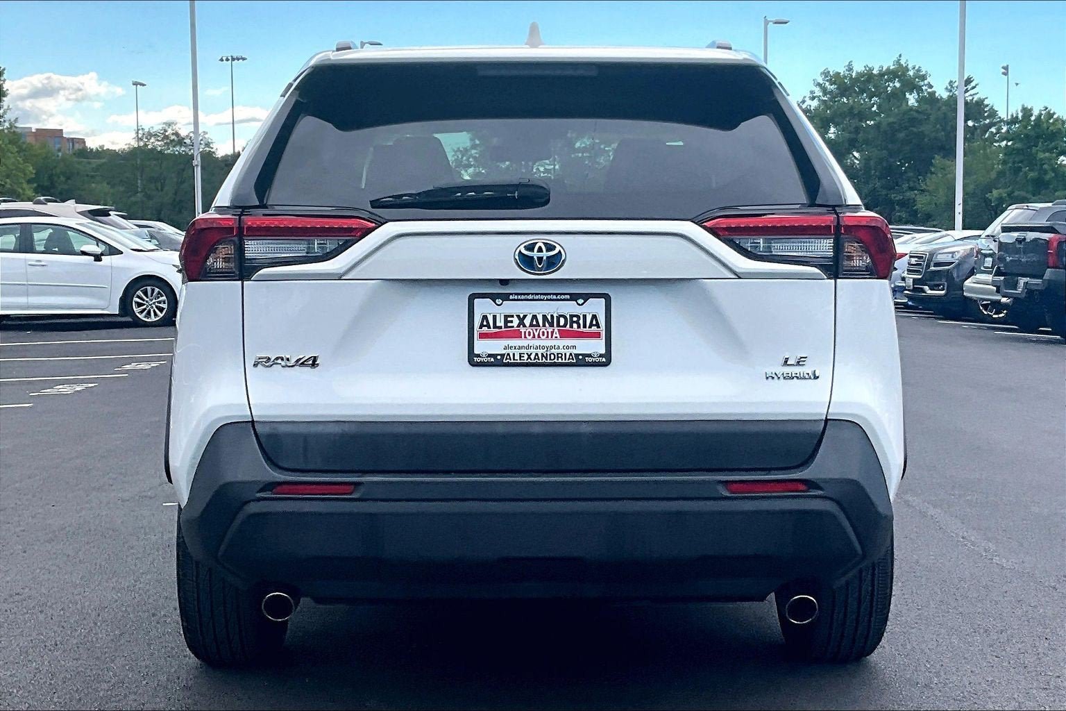 Used 2022 Toyota RAV4 LE AWD/4WD image 4