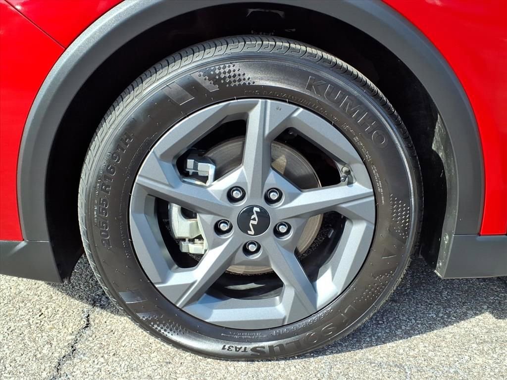 Used 2025 Kia K4 LXS image 11