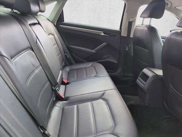 Used 2018 Volkswagen Passat 2.0T R-Line image 21