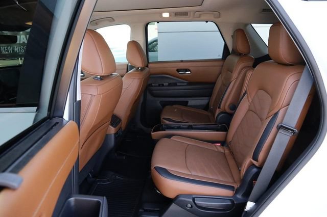 Certified 2025 Nissan Pathfinder Platinum AWD/4WD image 11