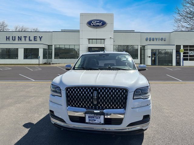 Used 2022 Lincoln Navigator Black Label AWD/4WD image 2