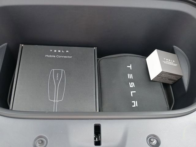 Used 2024 Tesla Model Y Performance image 31