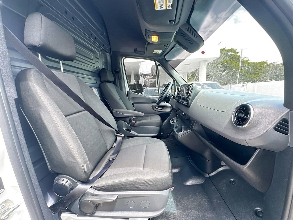 Used 2024 Mercedes-Benz Sprinter 2500 image 24
