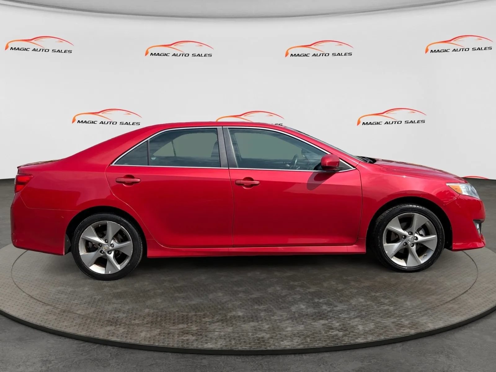 Used 2014 Toyota Camry SE FWD image 6