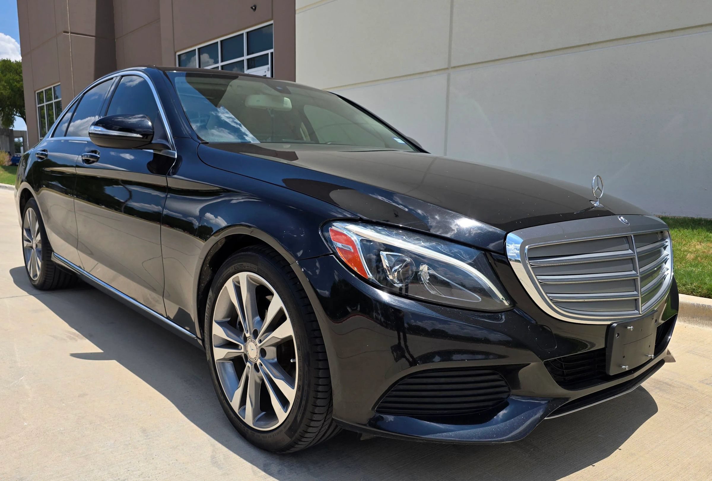 Used 2015 Mercedes-Benz C 300 Sedan image 4