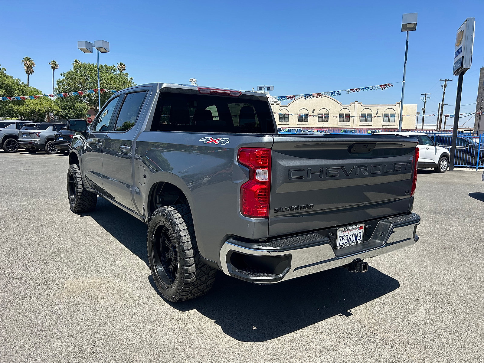 Used 2021 Chevrolet Silverado 1500 LT AWD/4WD image 5