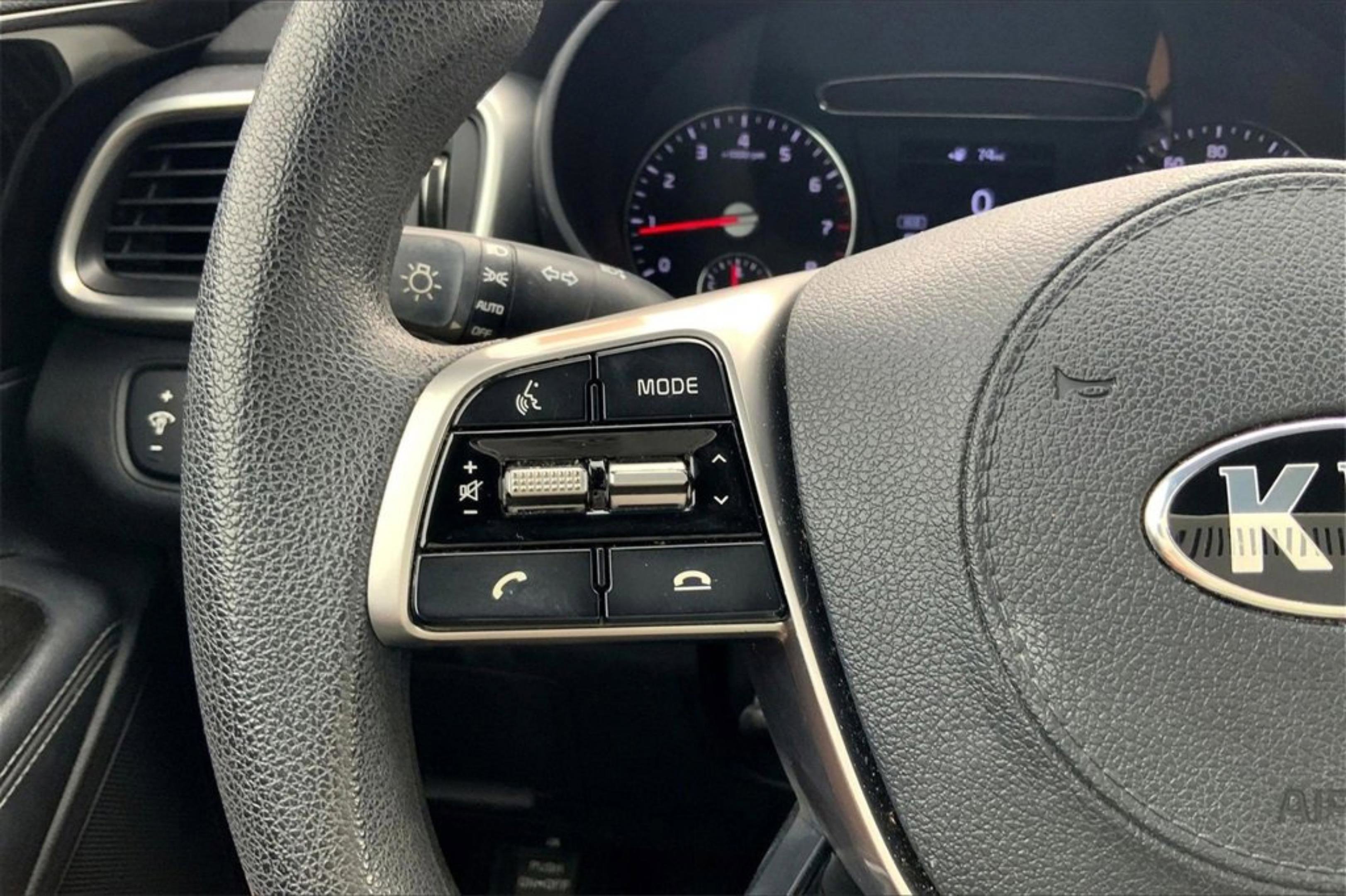 Used 2020 Kia Sorento LX image 19