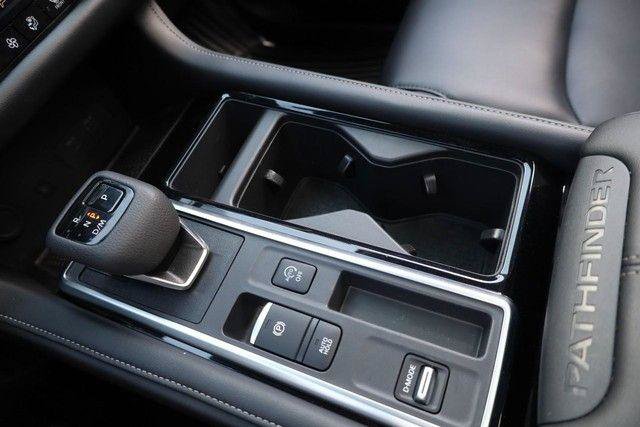 Used 2025 Nissan Pathfinder SL w/ SL Premium Package FWD image 19