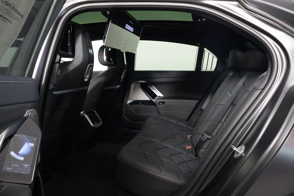 New 2026 BMW 750e xDrive w/ Executive Package image 6