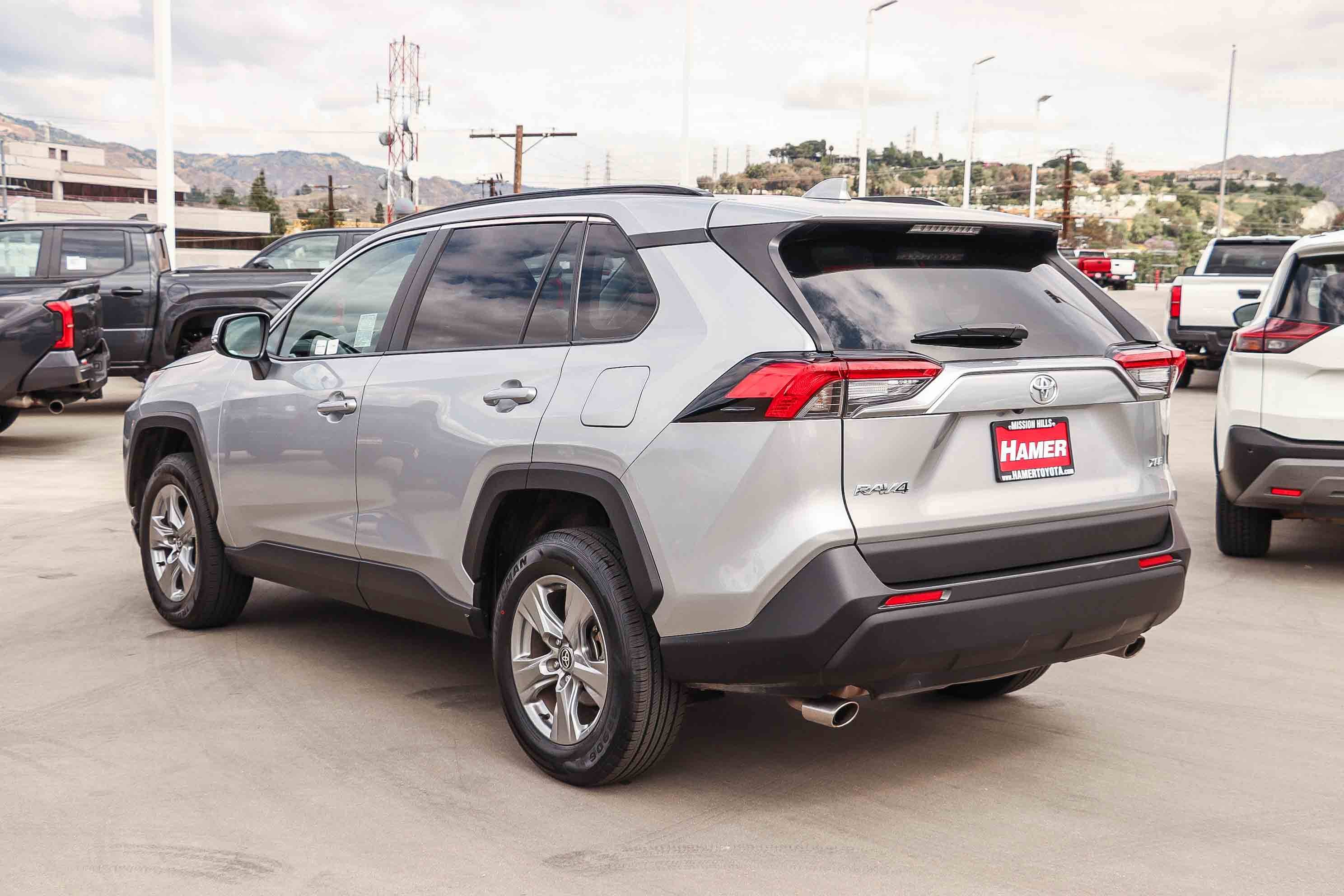 Used 2025 Toyota RAV4 XLE FWD image 5