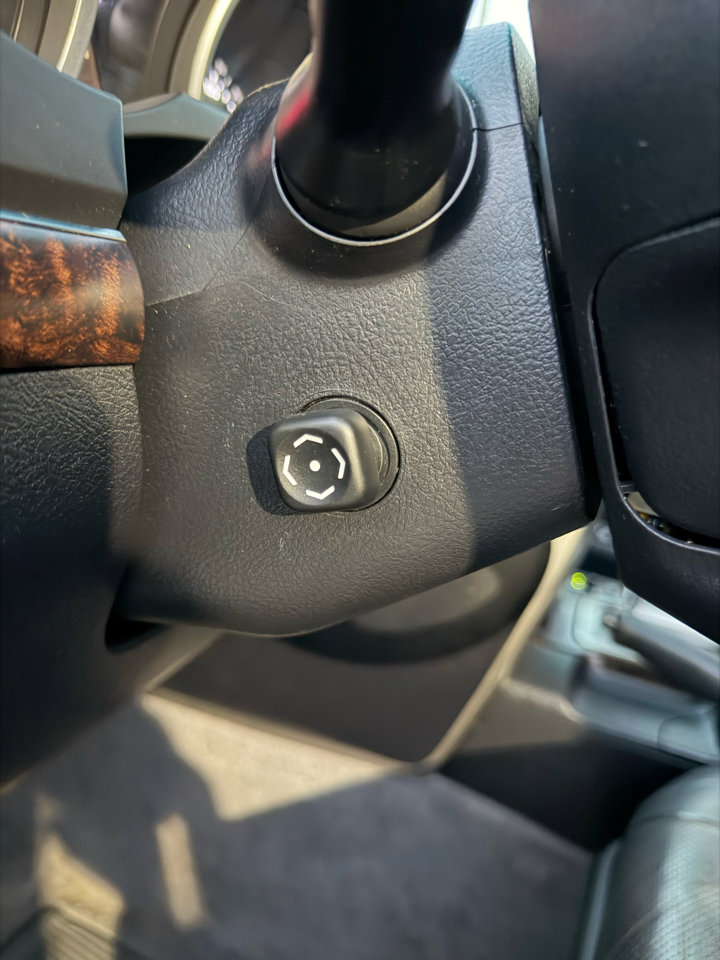 Used 2013 Toyota Land Cruiser image 22