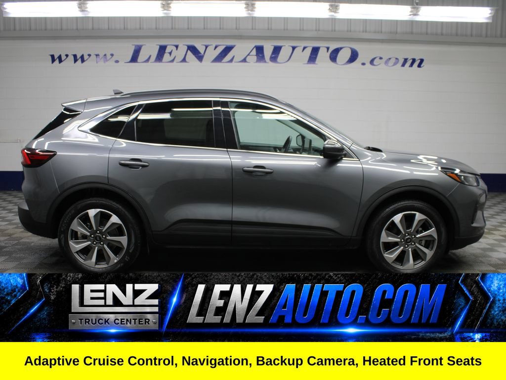 Used 2025 Ford Escape Platinum AWD/4WD image 1