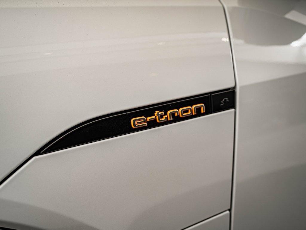 Used 2021 Audi e-tron Premium w/ Convenience Plus Package image 17