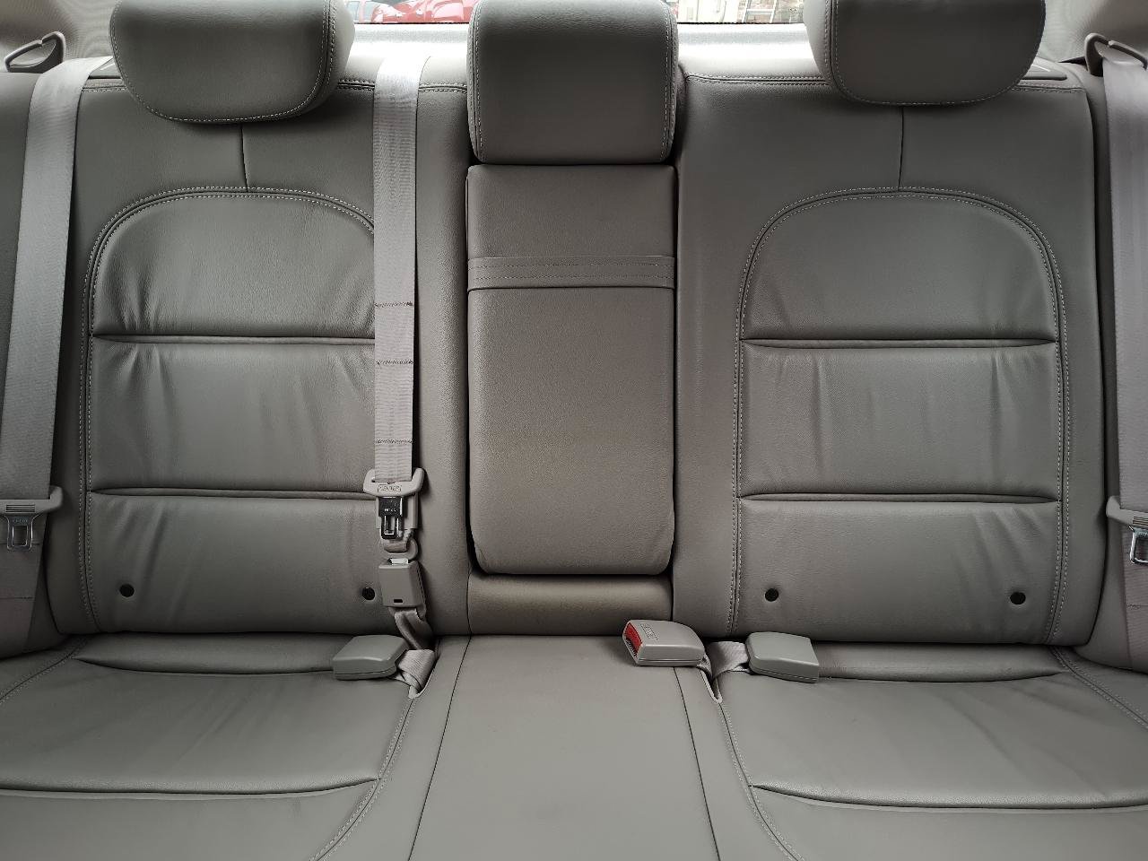 Used 2009 Hyundai Azera GLS w/ Premium Pkg 2 FWD image 25