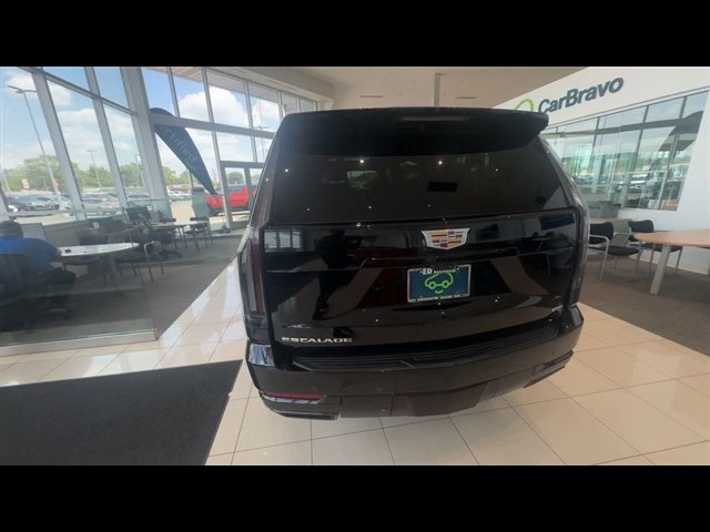 Used 2025 Cadillac Escalade ESV Sport w/ Touring Package AWD/4WD image 7