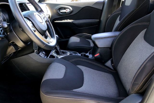 Used 2015 Jeep Cherokee Sport image 10