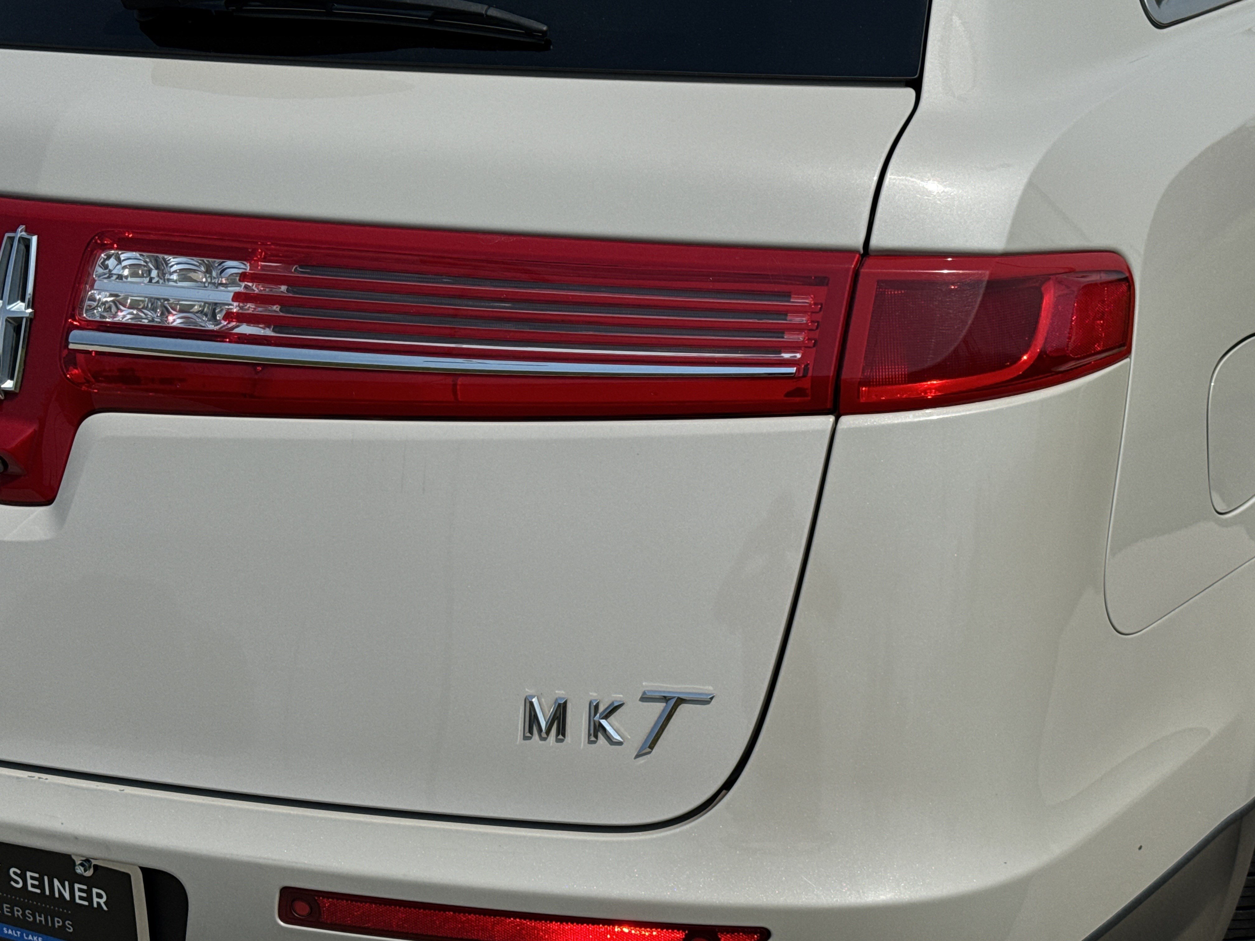 Used 2019 Lincoln MKT AWD image 4