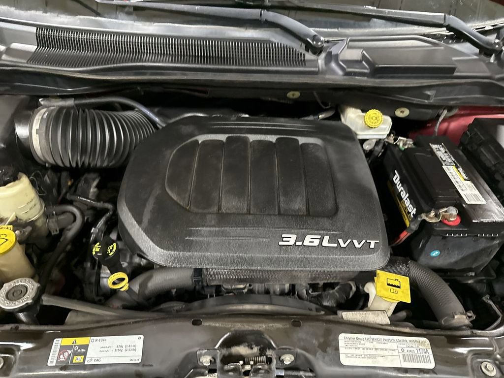 Used 2015 Chrysler Town & Country Touring image 25