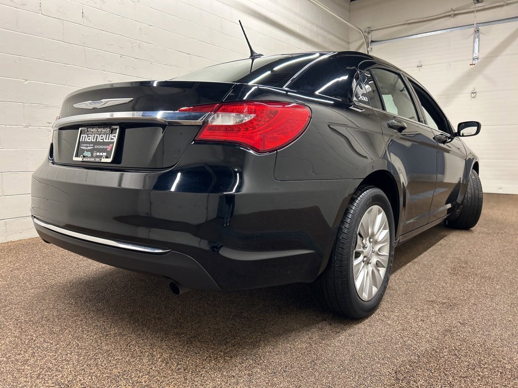 Used 2014 Chrysler 200 LX image 2