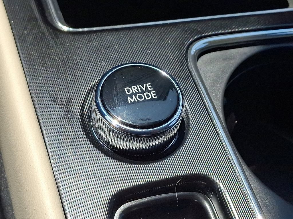 Certified 2025 Lincoln Corsair AWD image 25
