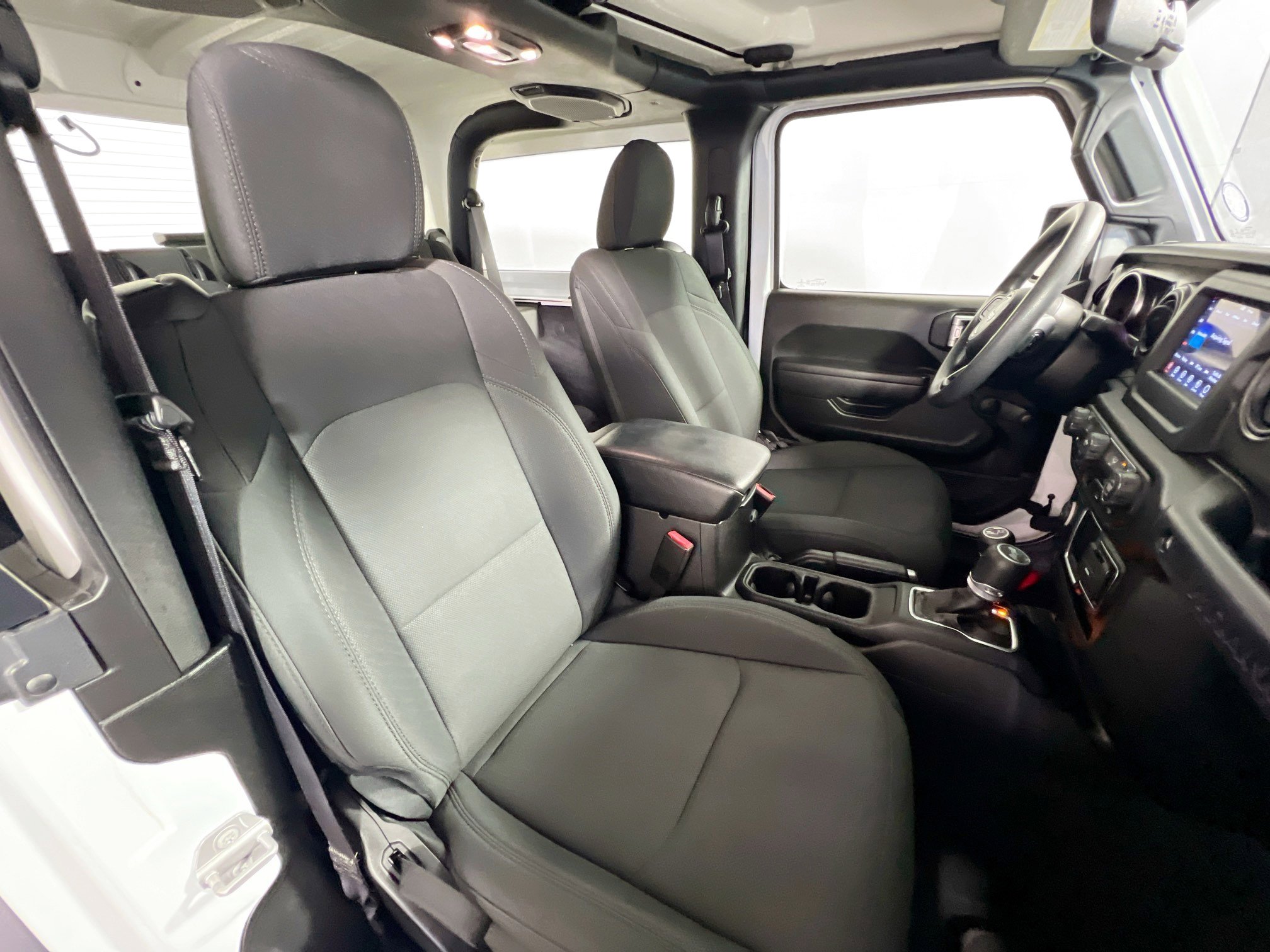 Used 2022 Jeep Wrangler Sport image 31