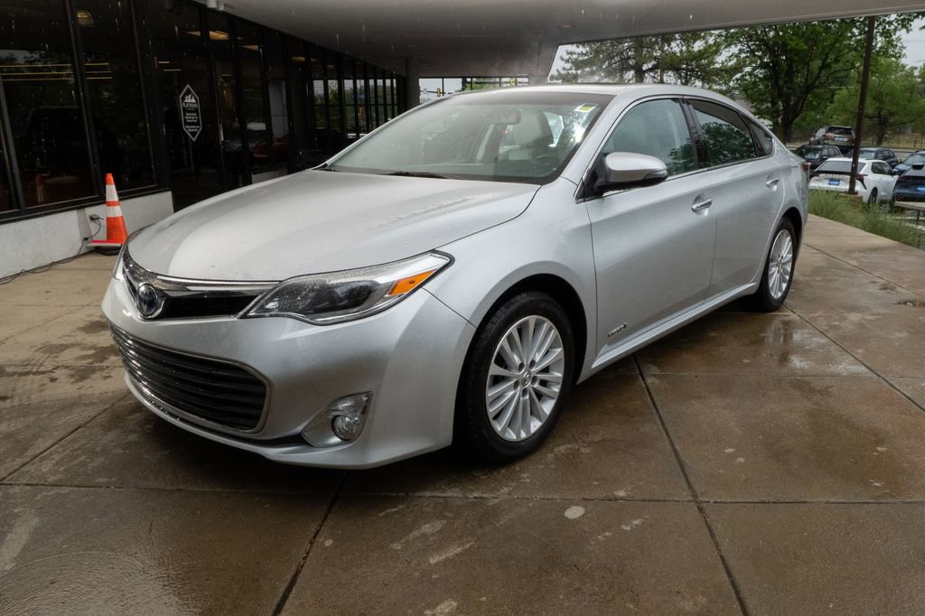 Used 2014 Toyota Avalon Limited w/ Technology Package FWD image 3