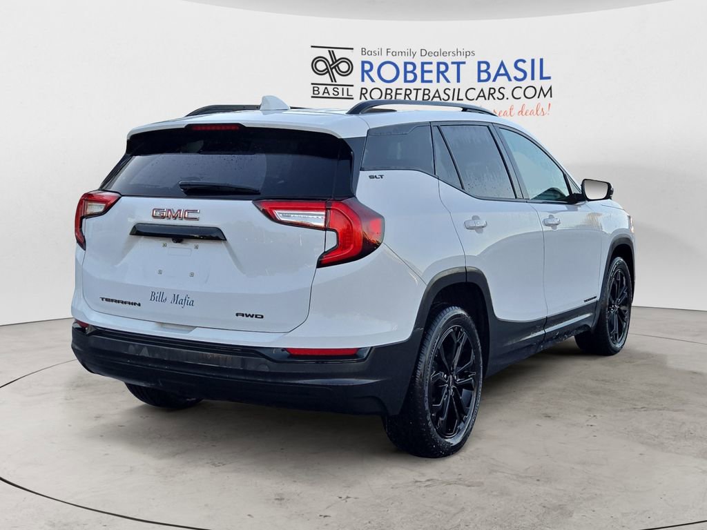 Used 2022 GMC Terrain SLT w/ Elevation Edition image 5