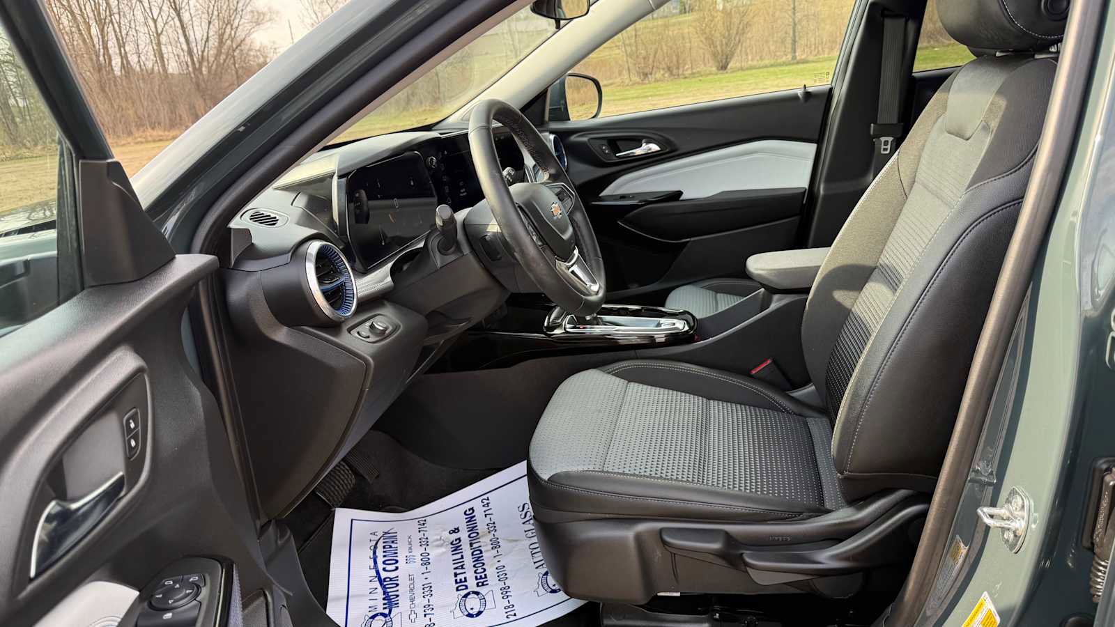 Used 2025 Chevrolet Trax LT w/ LT Convenience Package FWD image 7