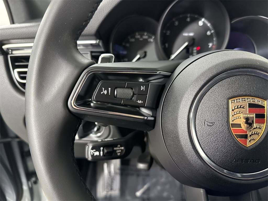 Used 2025 Porsche Macan image 38