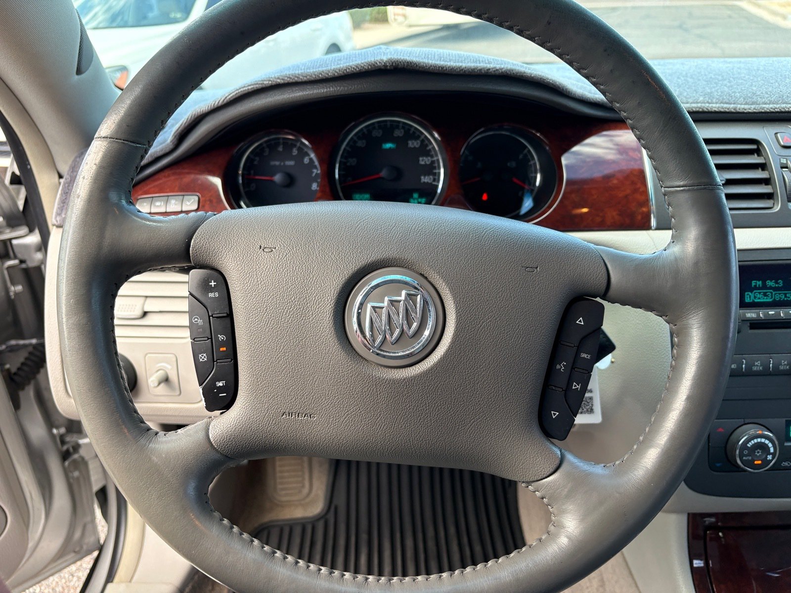 Used 2007 Buick Lucerne CXL FWD image 21
